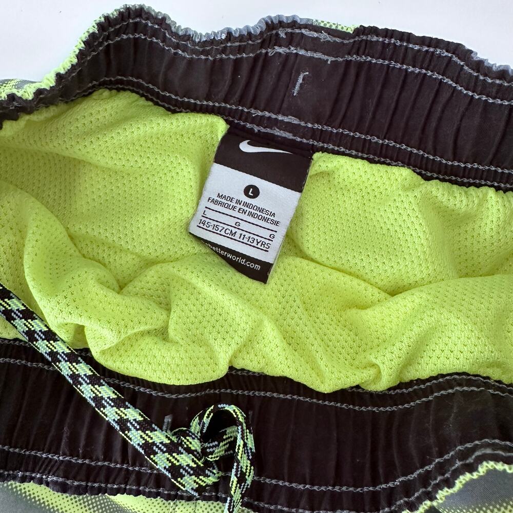 Nike swim trunks - Picture 4 of 5